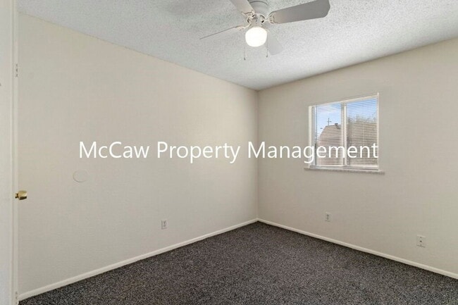 Building Photo - 2600 Bluebird Ln