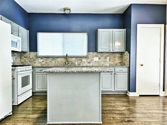 Building Photo - 6106 Spruce Bough Ct