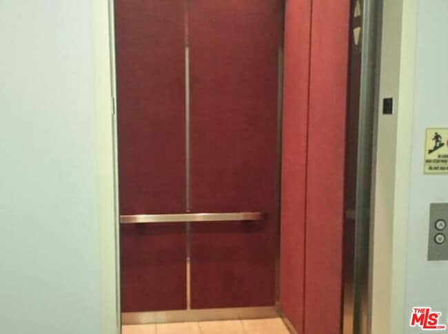 Building Photo - 1325 Arizona Ave