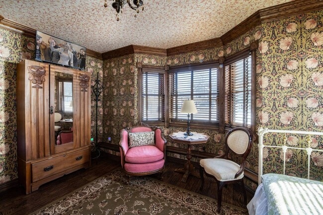 Building Photo - Winter rental! Luxury 4 bed, 3 bath home i...