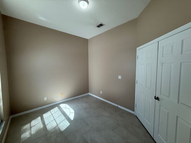 Building Photo - 2735 Cedaridge Cir