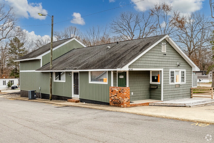 Leasing Office - La Villa