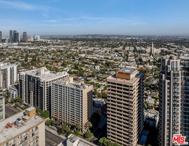 Building Photo - 10724 Wilshire Blvd