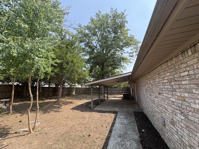 Building Photo - 103 Cottonwood Ave