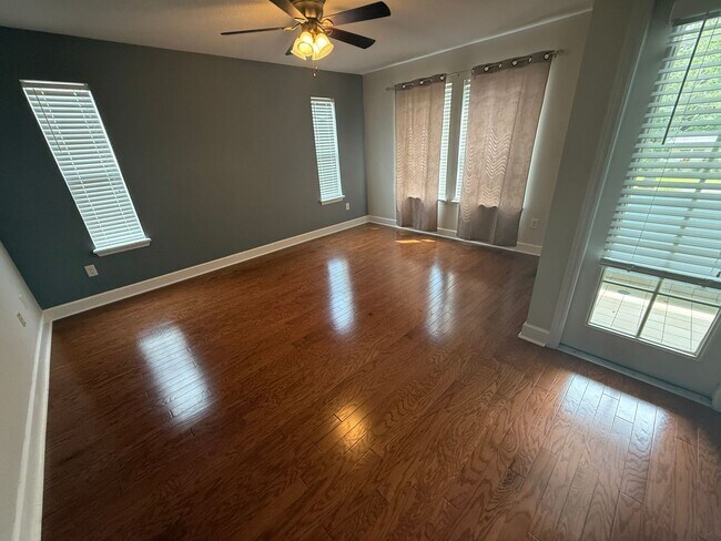 Building Photo - 3 Bed/2.5 Bath, 2 Story Townhouse in Summi...