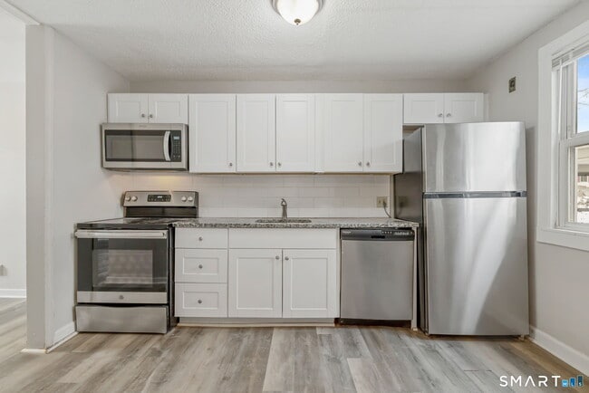 Building Photo - 3 New Hampshire Dr