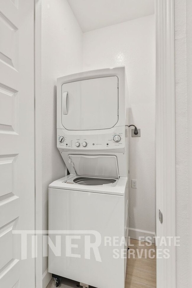 Building Photo - 4901 Peace Lily Ln