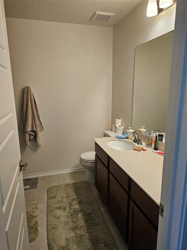 Building Photo - 210 Summit Dr