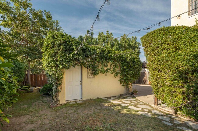 Building Photo - 6252 Commodore Sloat Dr