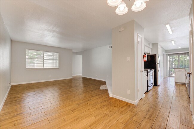 Building Photo - 6200 W Tidwell Rd