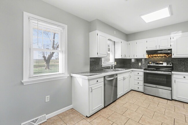 Building Photo - 3 bedroom ranch home