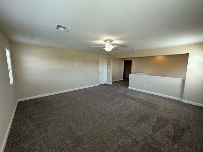 Building Photo - Spacious House