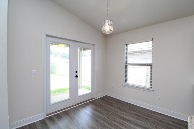 Building Photo - Updated 3-Bedroom, 2-Bath Home with Modern...