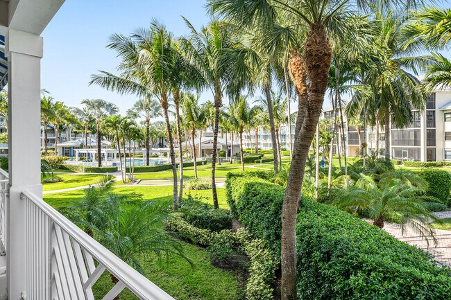 Building Photo - 1024 Bay Colony Dr S