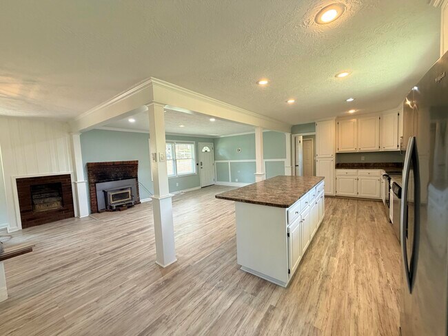 Building Photo - 416 Martha Ln