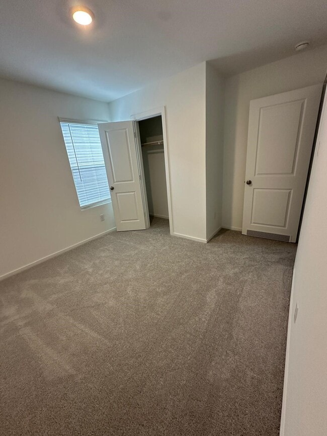 Building Photo - 939 Pertuso Ln