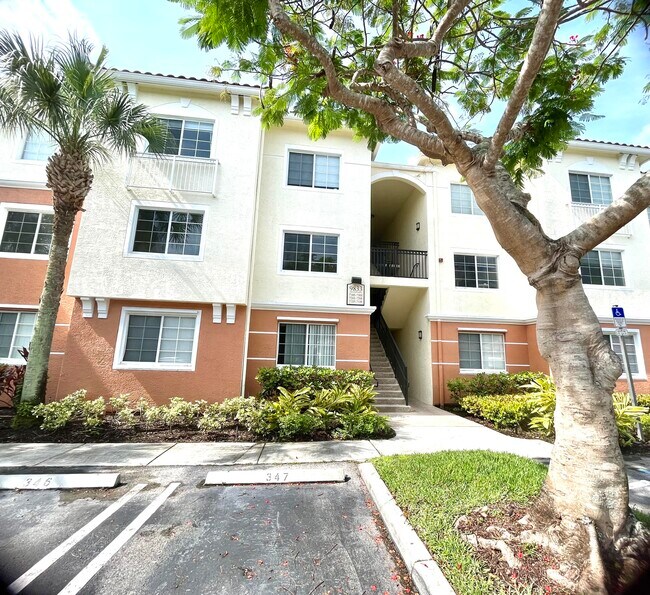 Building Photo - 9833 Baywinds Blvd