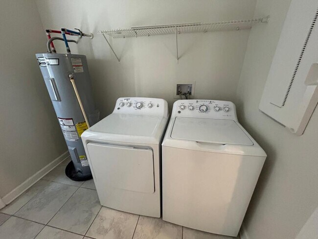 Building Photo - 10021 Love Story St