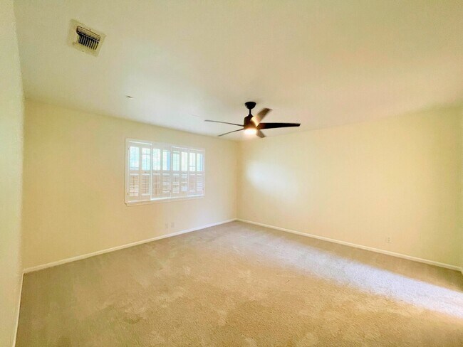 Building Photo - Move-In Special. 1 Month Free Rent with a 12-month lease