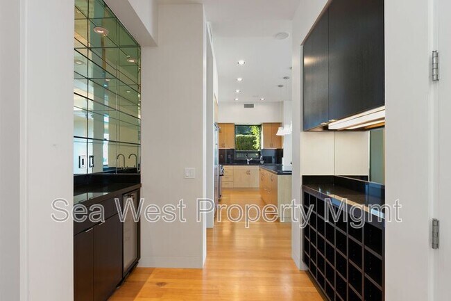 Building Photo - 2328 Rue De Anne