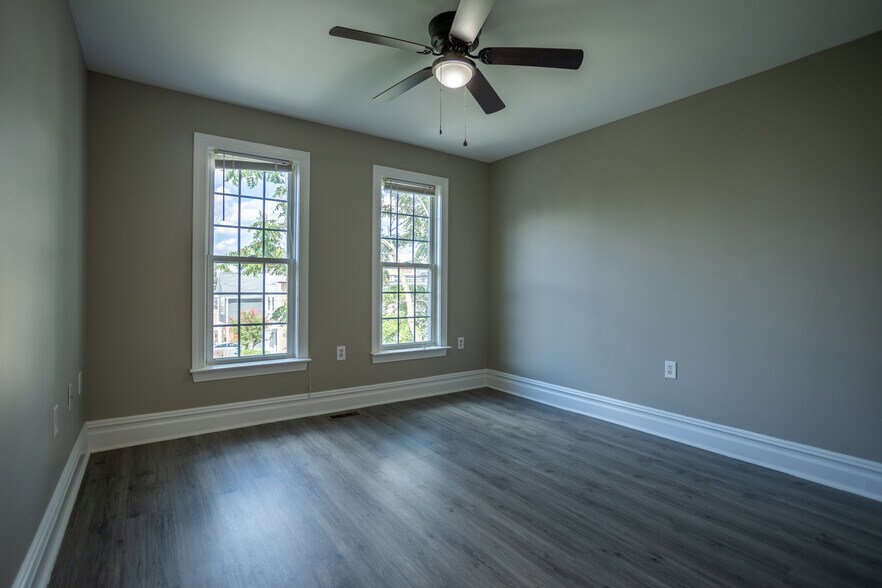 Building Photo - 1306 W Clay St