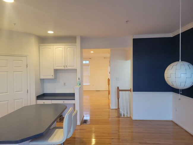 Building Photo - Lovely 3 BR/3.5 BA Townhome in Hanover!