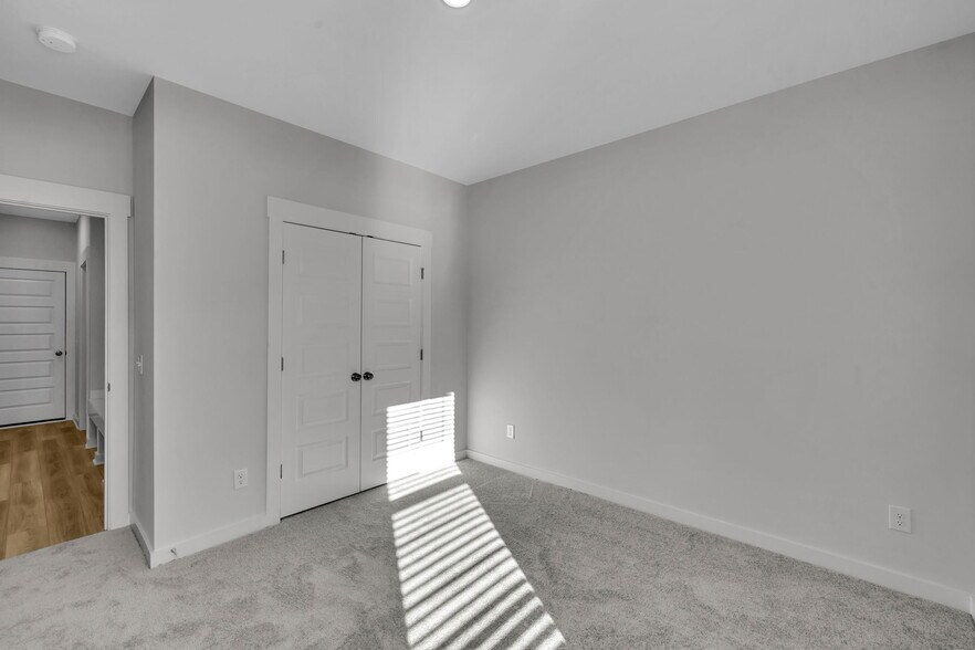 Building Photo - 361 Euclid Dr