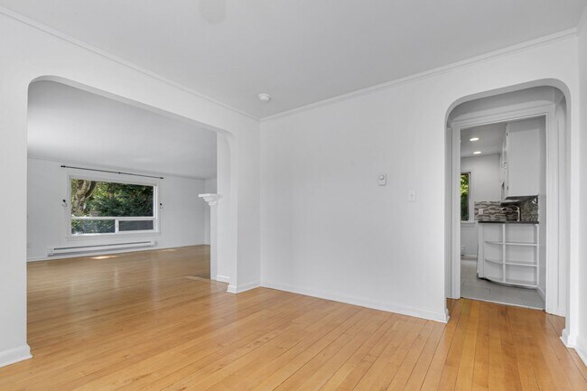 Building Photo - 3bd/1.75ba Seattle House