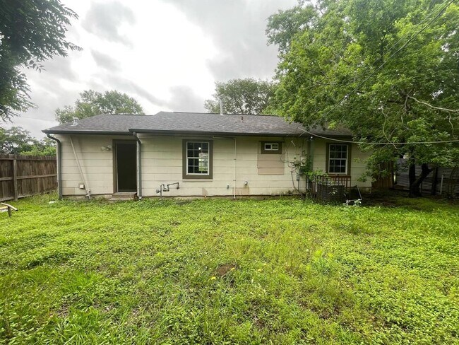 Primary Photo - 6110 Sherwood Dr