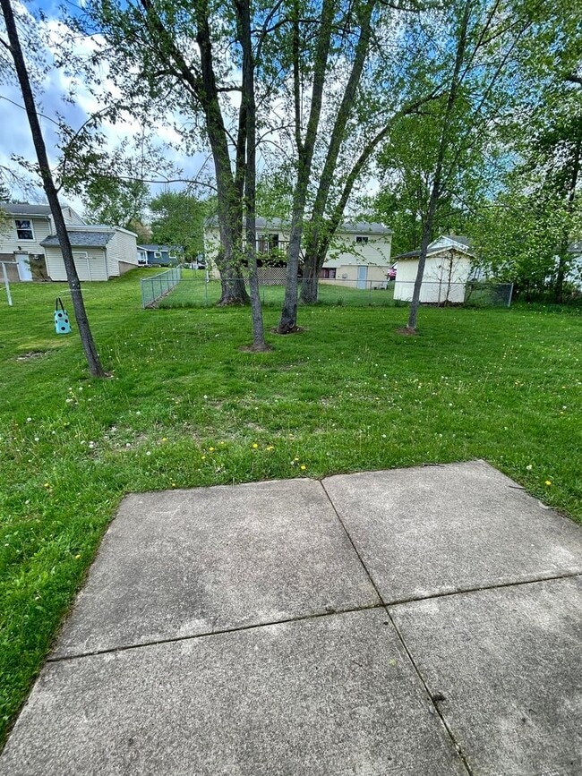 Building Photo - Three bedroom duplex