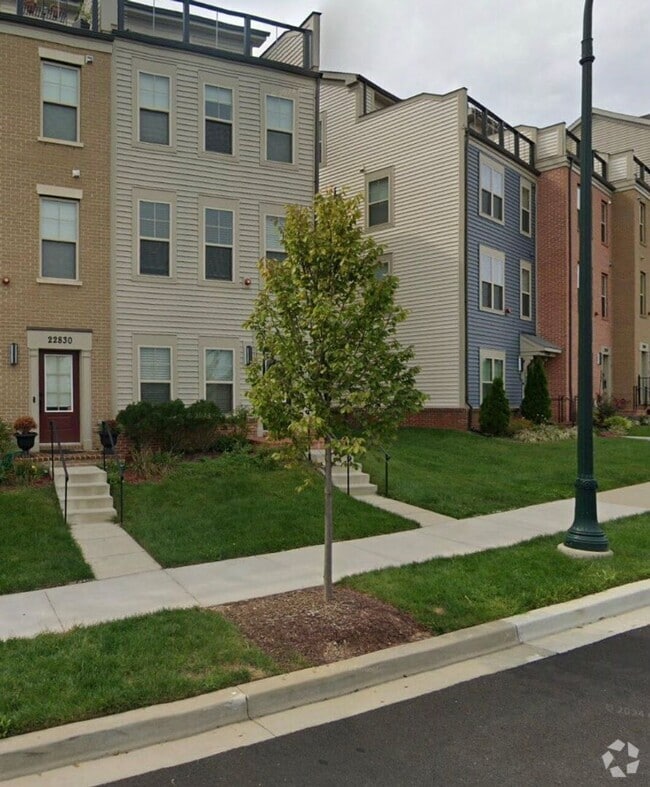 Building Photo - Nearly NEW TH - with Rooftop Deck 4 + 2.5 ...