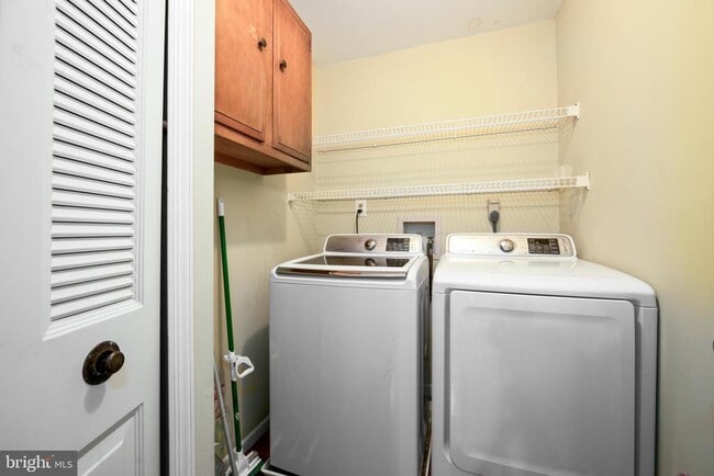 Building Photo - 723 Kings Croft Dr