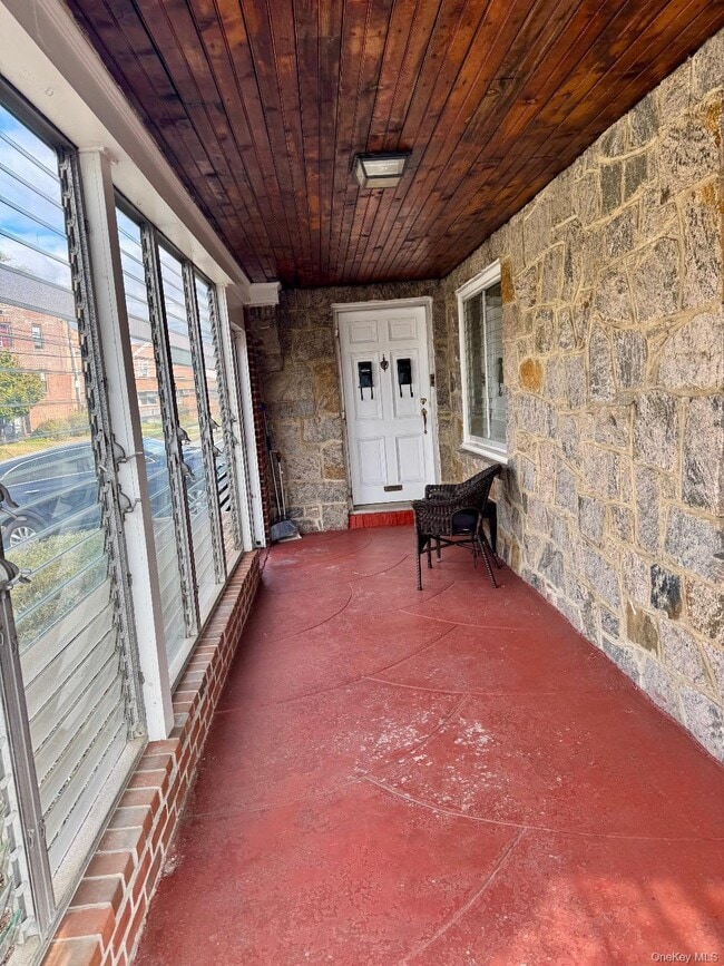 Primary Photo - 29 N Long Beach Rd