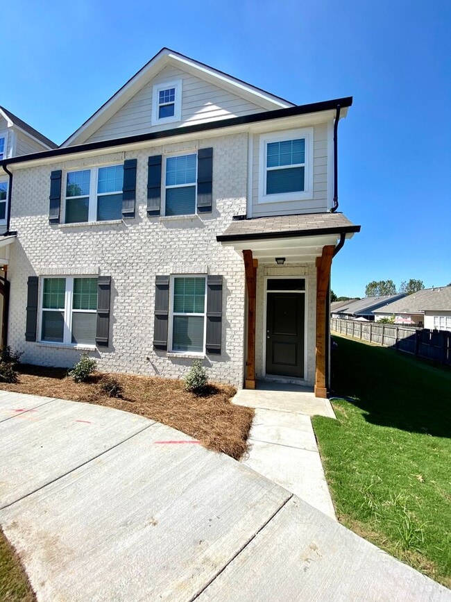 Building Photo - Beautiful Townhome located in Pineville, NC