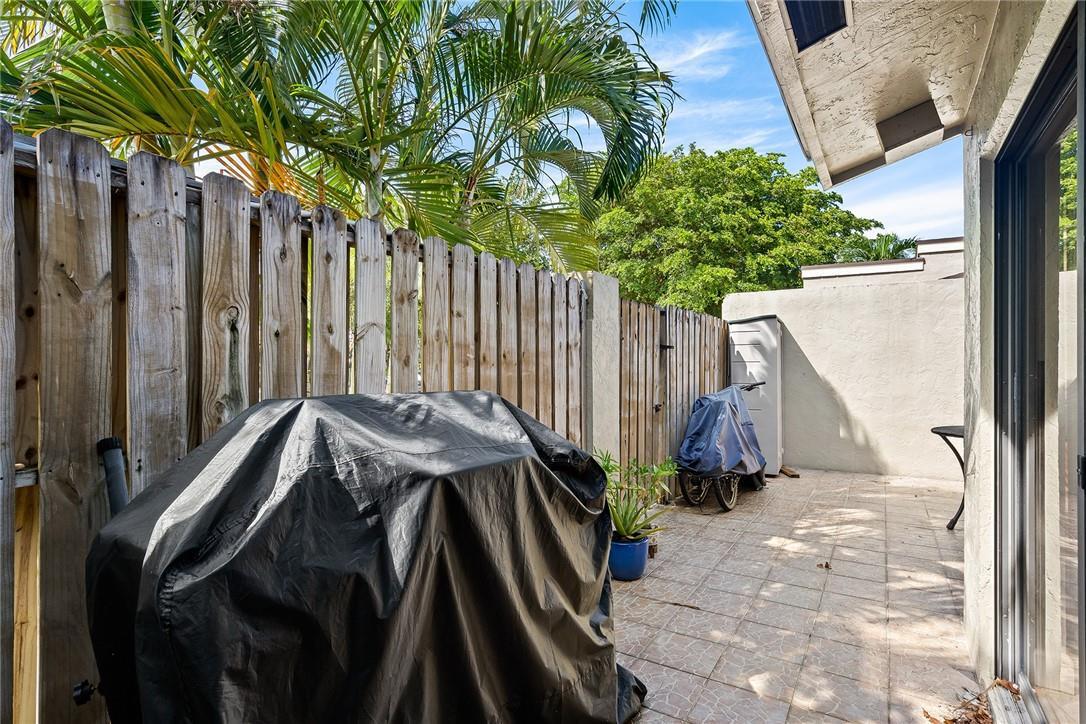 Building Photo - 21 Meadows Dr