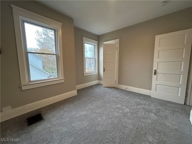 Building Photo - 7417 Linwood Ave