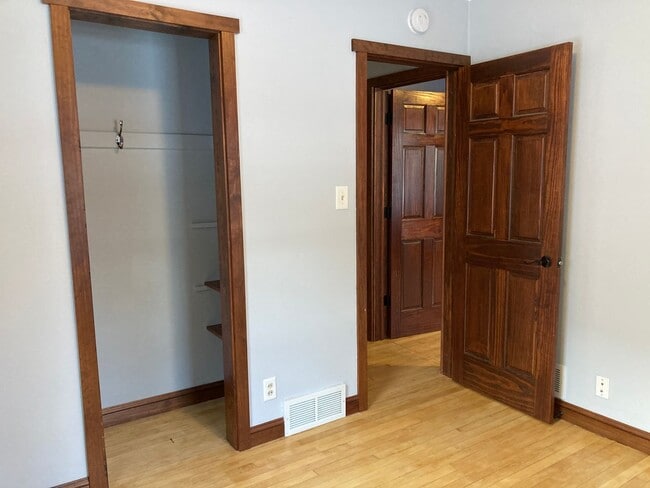 Building Photo - Amazing 4 Bedroom 2 Bathroom House with Garage!