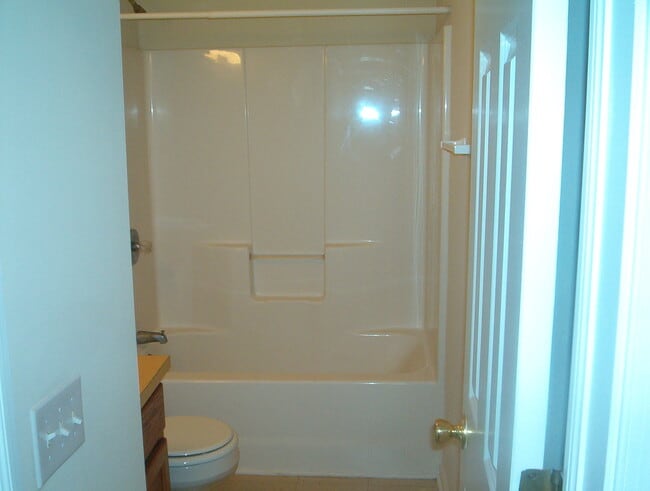 Building Photo - Super Cute home located in City Limits