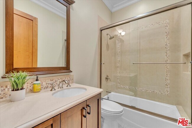 Building Photo - 5310 Leghorn Ave