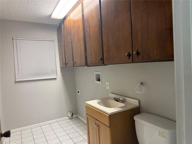 Building Photo - 39648 Meadowood Loop