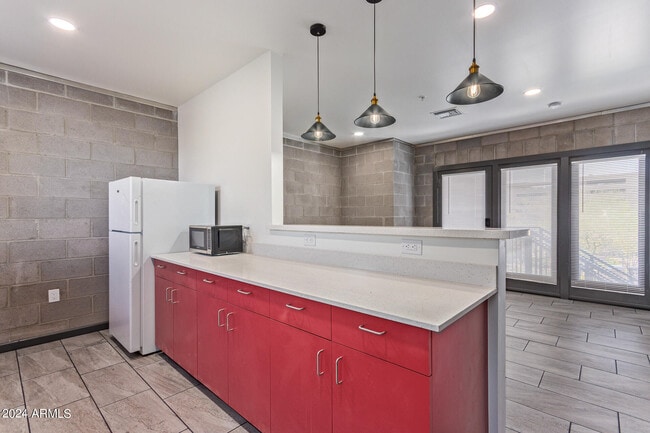 Building Photo - 129 N 11th Ave