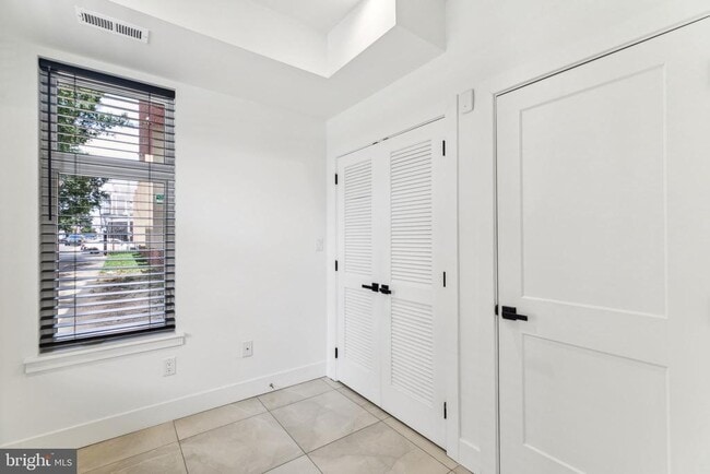 Building Photo - 2835 Edgemont St