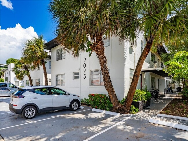 Building Photo - 9025 Harding Ave