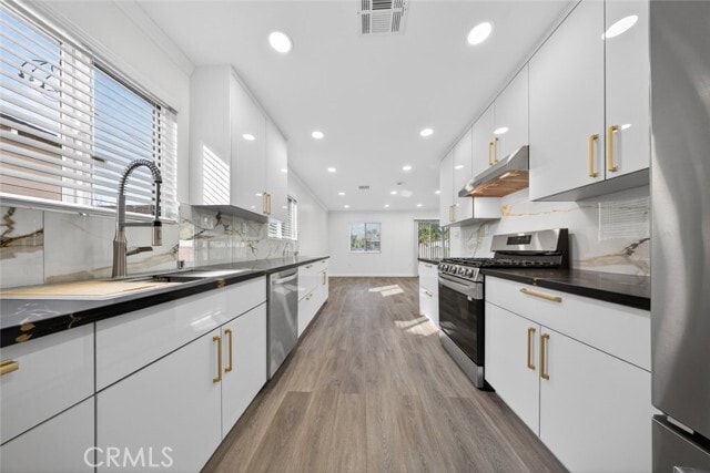 Building Photo - 15753 Cohasset St