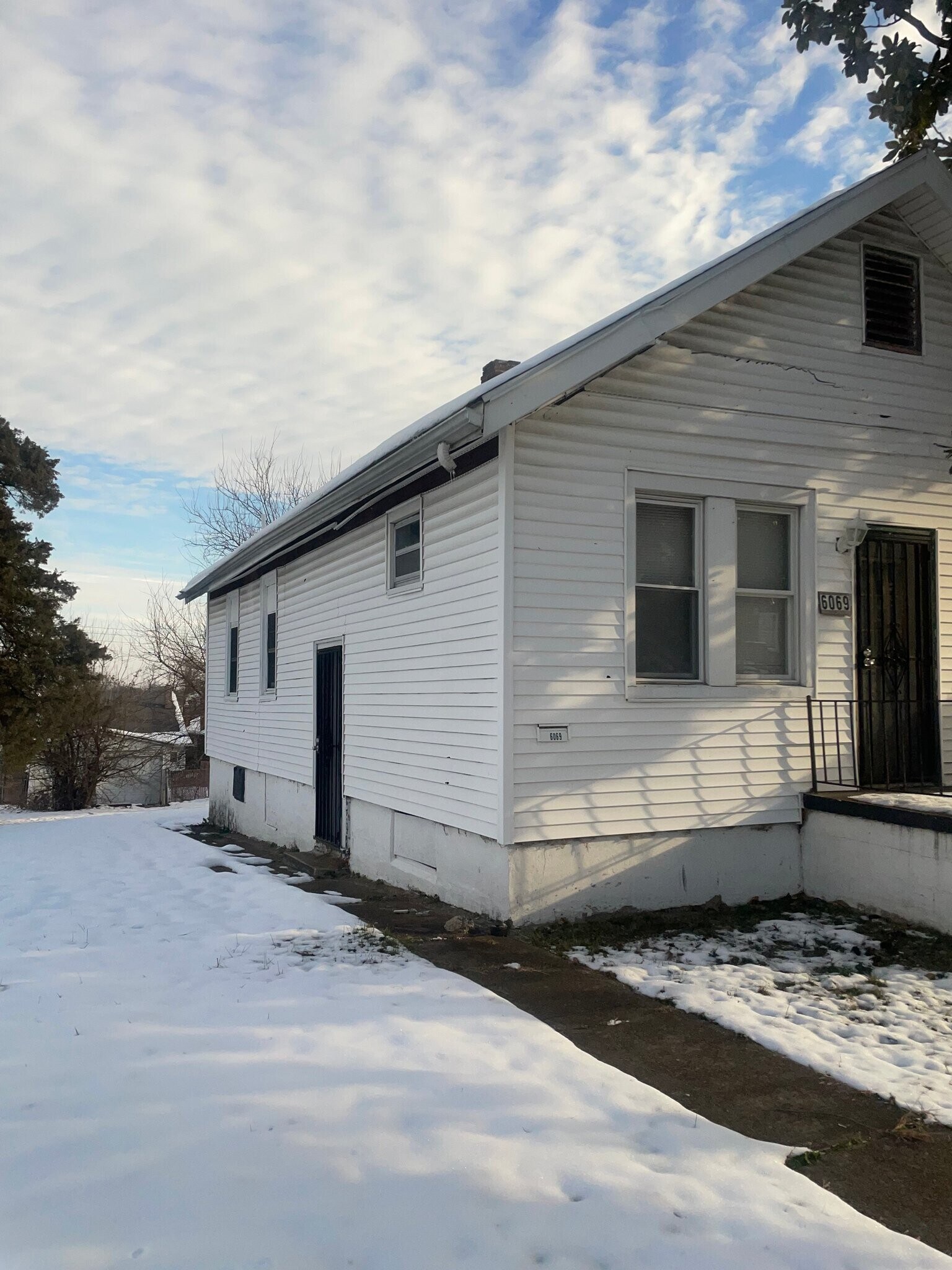 Building Photo - 6069 Harney Ave