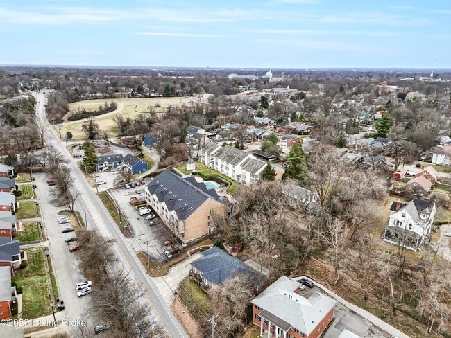 Building Photo - 2726 Brownsboro Rd