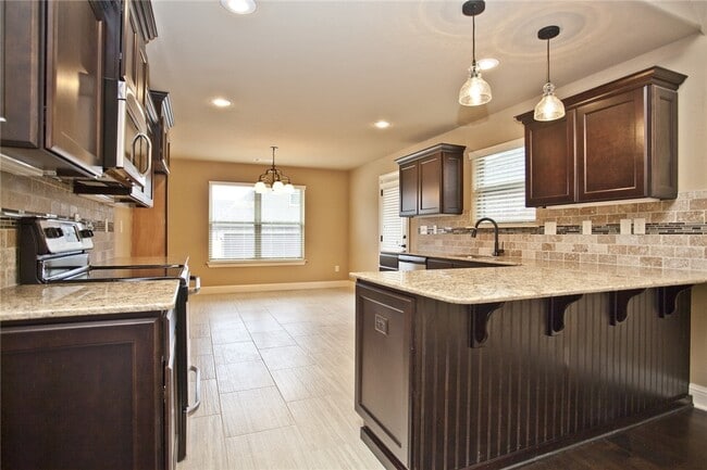 Building Photo - 3210 SW Stonepoint Ave