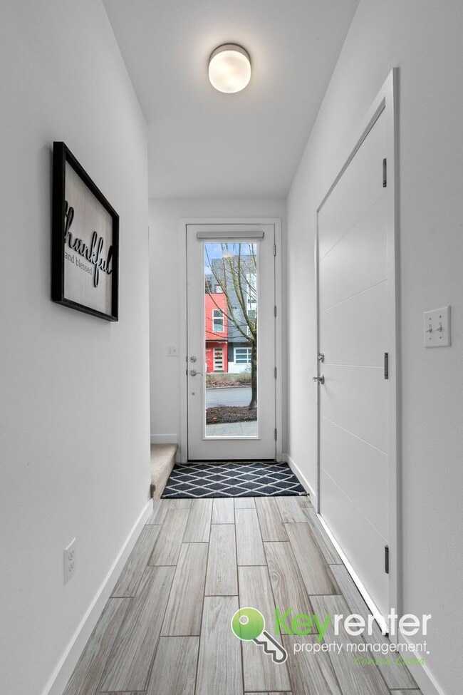 Building Photo - Comfort and Character Meet in This Seattle Retreat