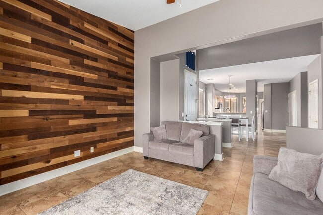 Building Photo - PRICE REDUCED & Move-In Ready!