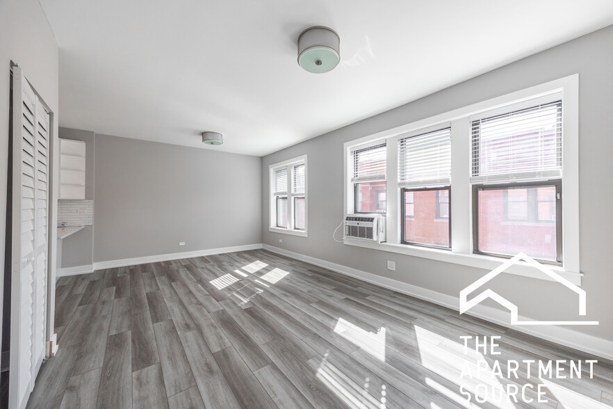 Building Photo - 3941 N Janssen Ave